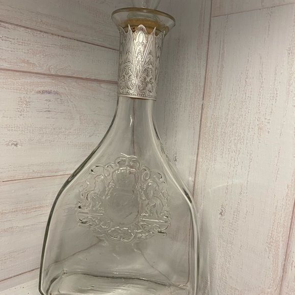 Vintage prohibition shot glass and decanter with federally illegal stamped - Picture 4 of 10